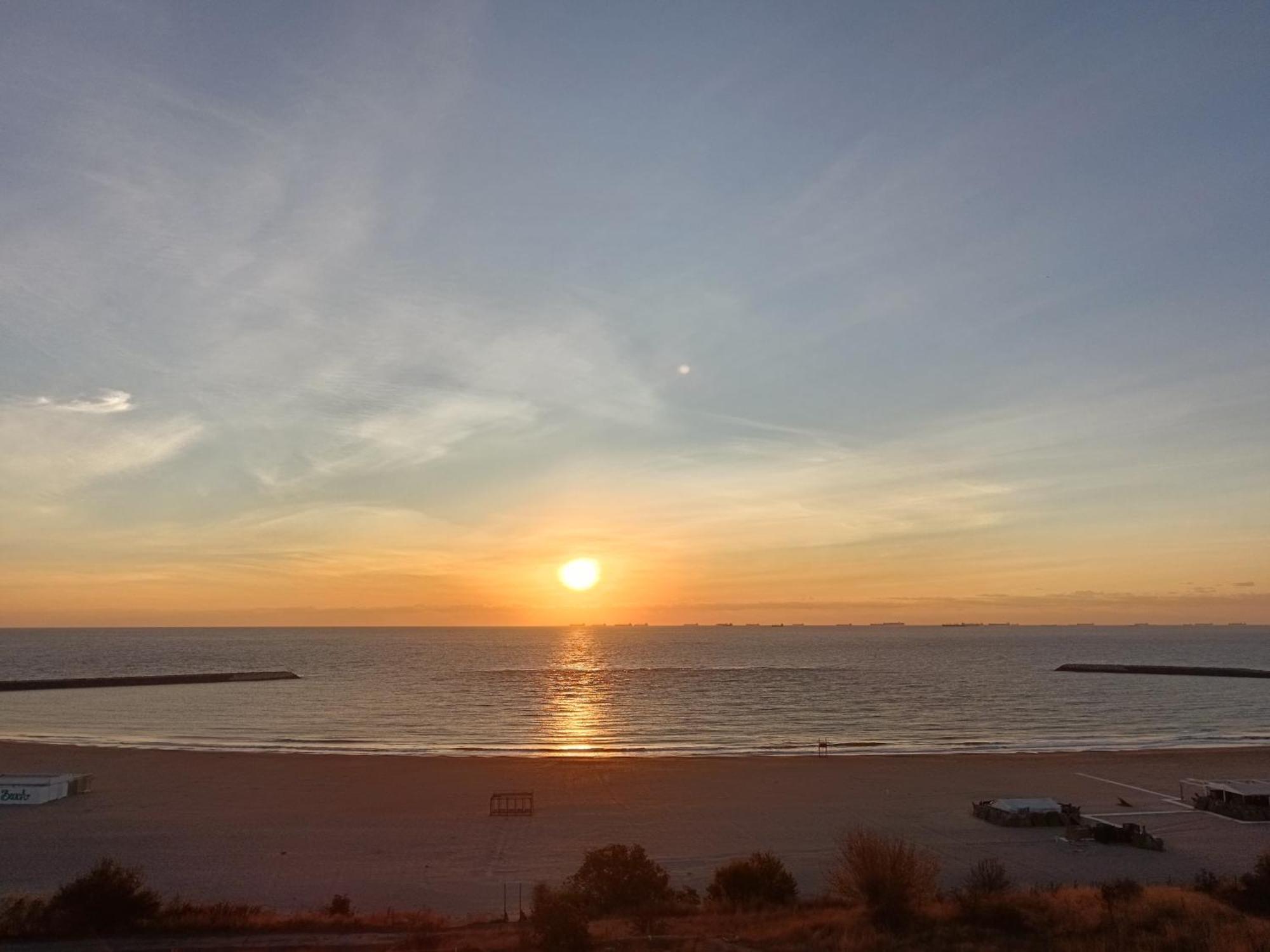Sunrise Beachfront Relax Residence Constanţa Eksteriør billede